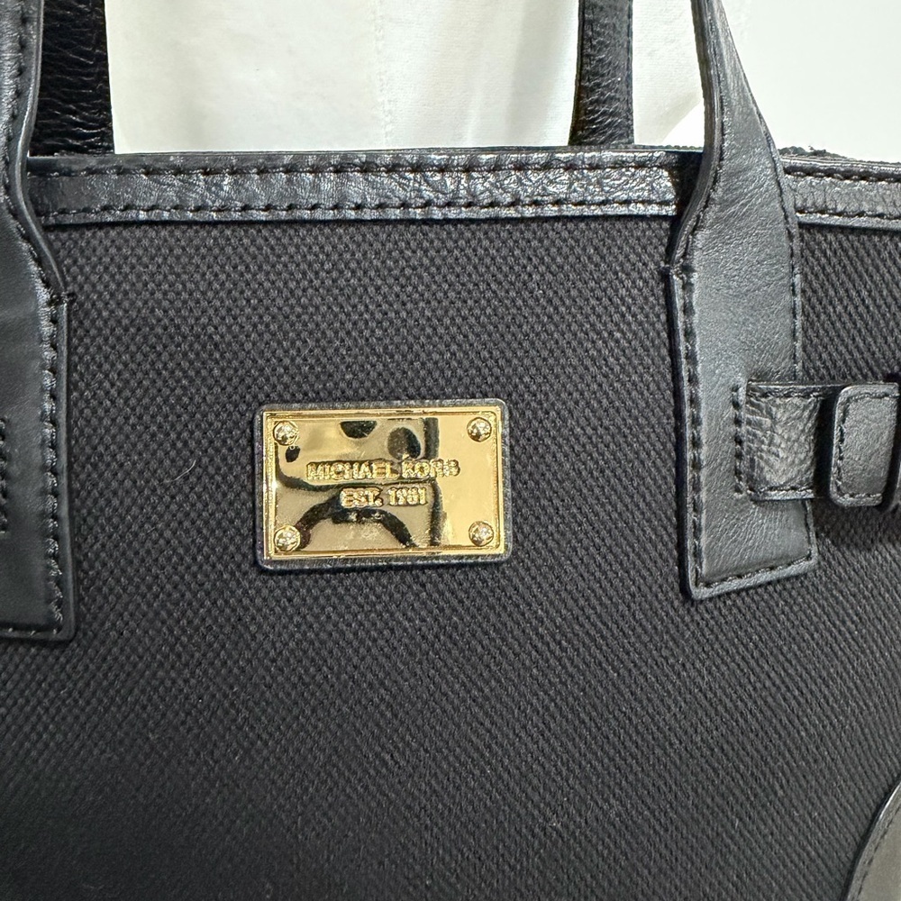 Michael Kors Black Shoulder Bag with Gold Details - Picture 3 of 15